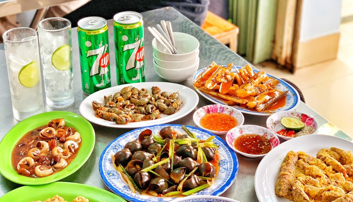 Ốc Hiền với menu đa dạng, giá rẻ