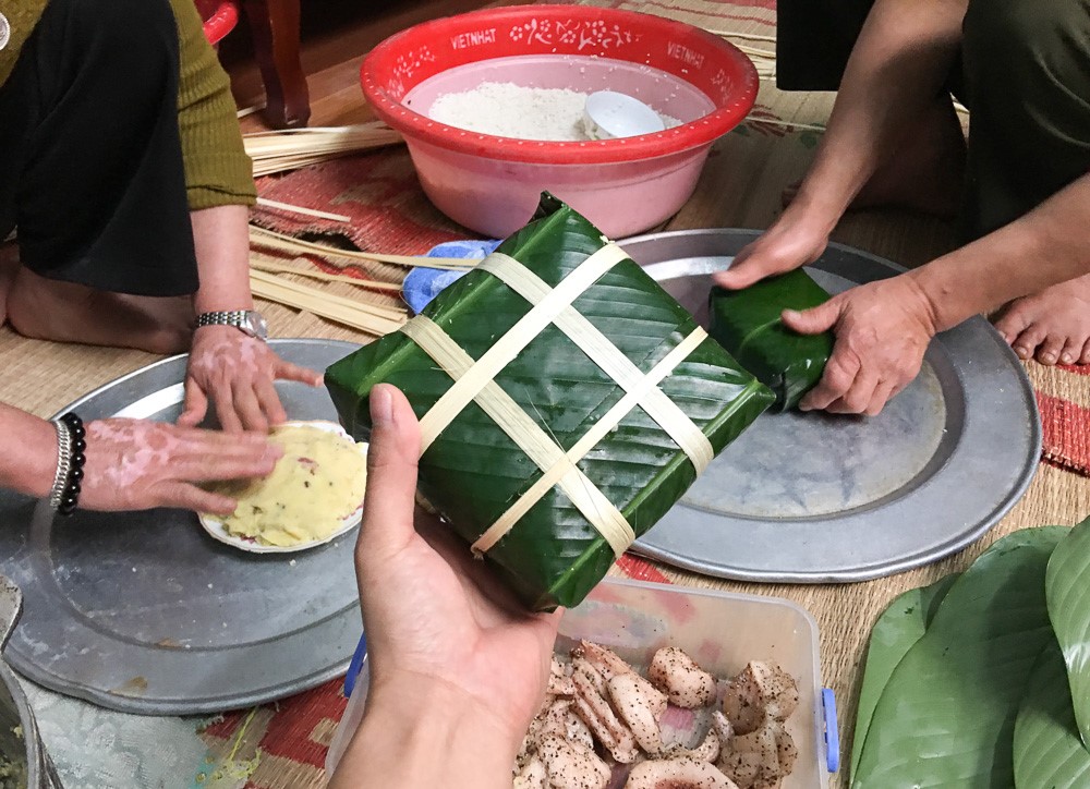 Buộc lạt bánh chưng sao cho chắc chắn