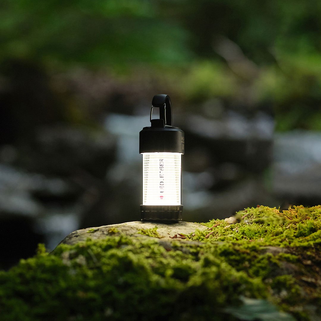 Sử dụng đèn để chiếu sáng tiện cho sinh hoạt về đêm ngoài trời