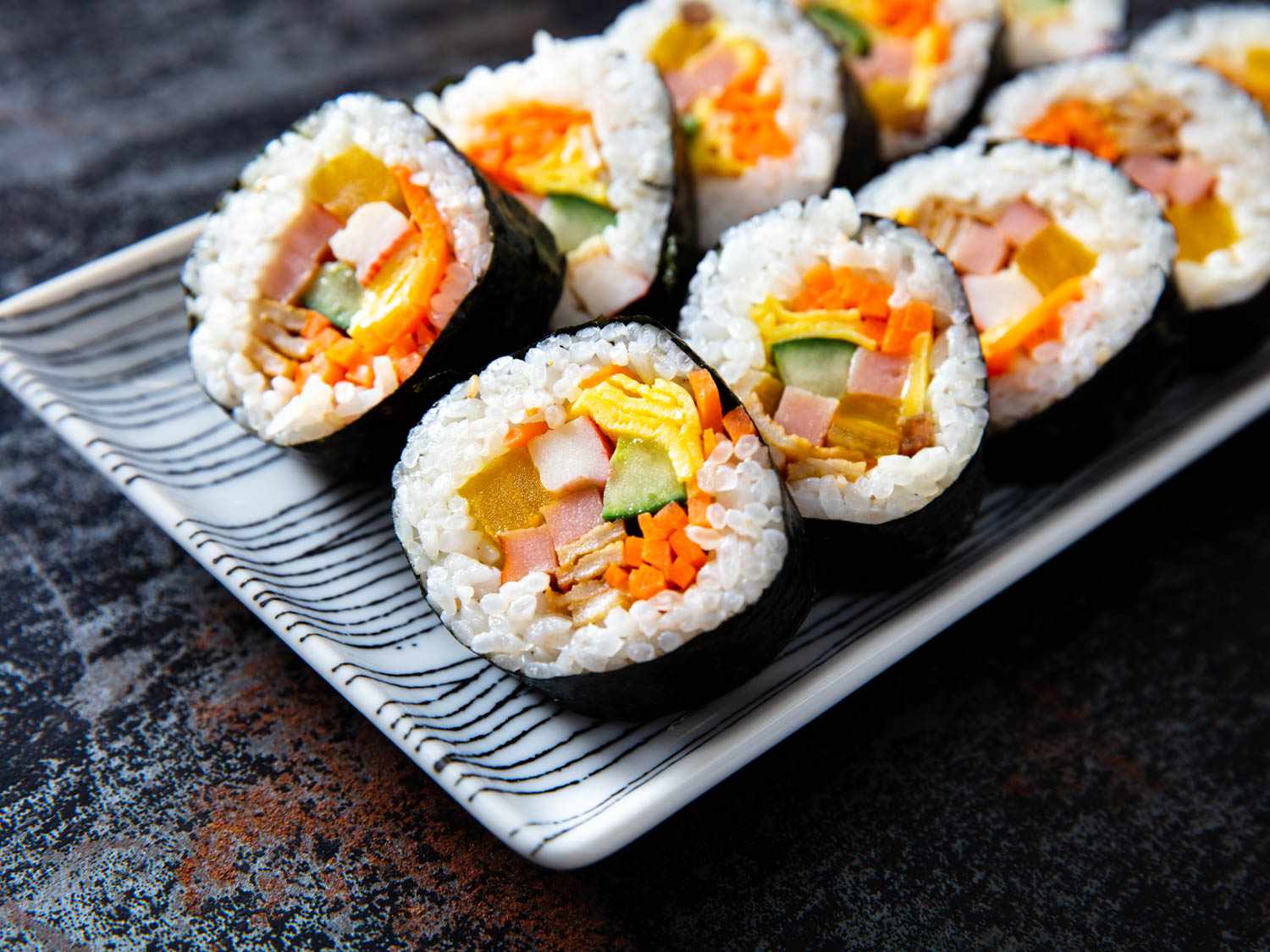 Kimbap là một món ăn dễ làm, hợp khẩu vị nhiều người