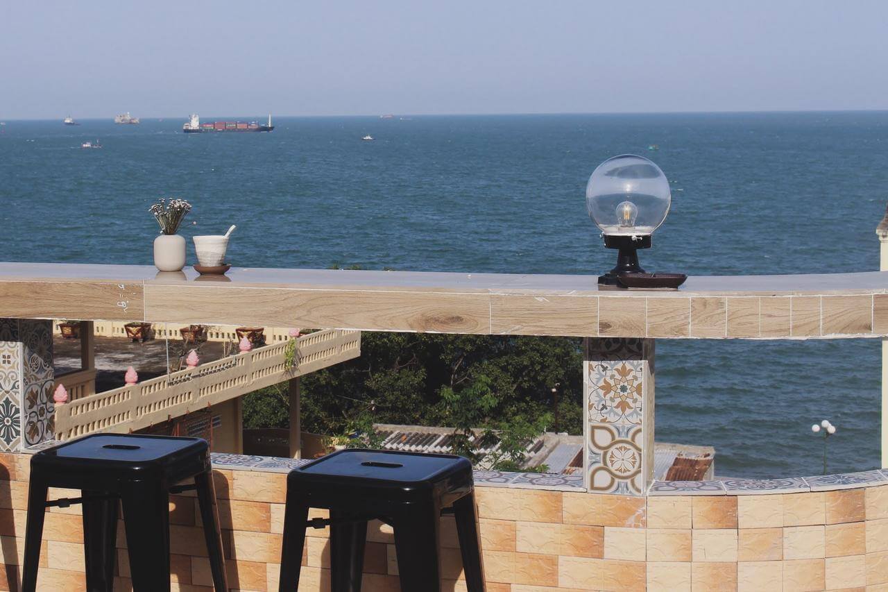 View biển từ ban công Amavi homestay