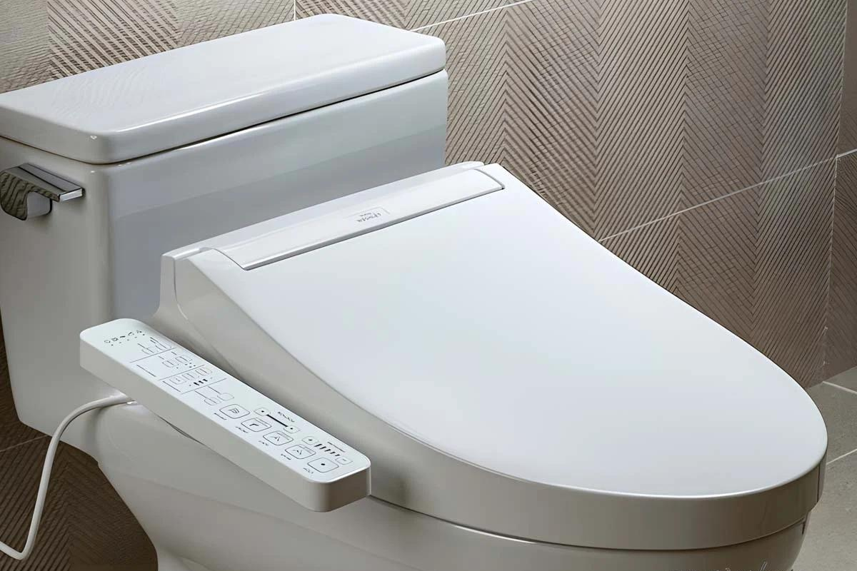 Không được tự ý sửa nắp bồn cầu thông minh TOTO tại nhà