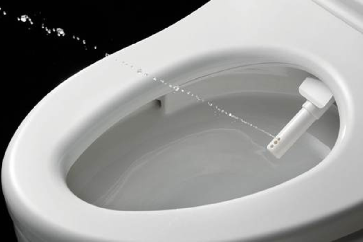 Sửa lỗi vòi xịt hỏng của nắp bồn cầu thông minh Toto 