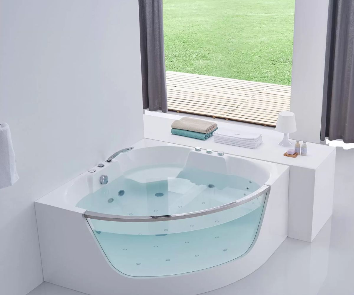 Nên chọn những mẫu bồn tắm có kích thước, kiểu dáng phù hợp với phòng tắm