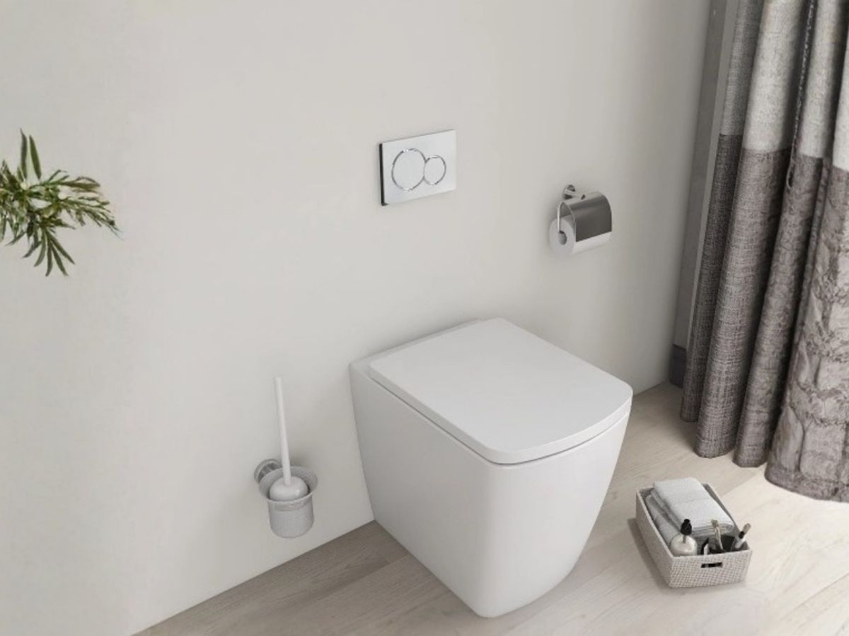 Bồn cầu loại đặt s&agrave;n c&oacute; k&eacute;t nước &acirc;m trong tường gọn g&agrave;ng