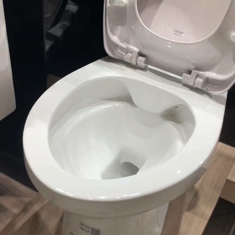 bồn cầu đặt sàn Caesar có thiết kế vành kín
