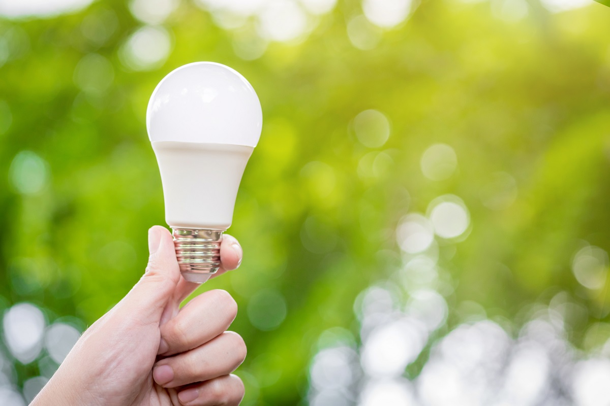 Đèn LED Bulb (người Việt thuận miệng đọc là Đèn LED Búp) là thiết bị phát quang sử dụng công nghệ LED hiện đại