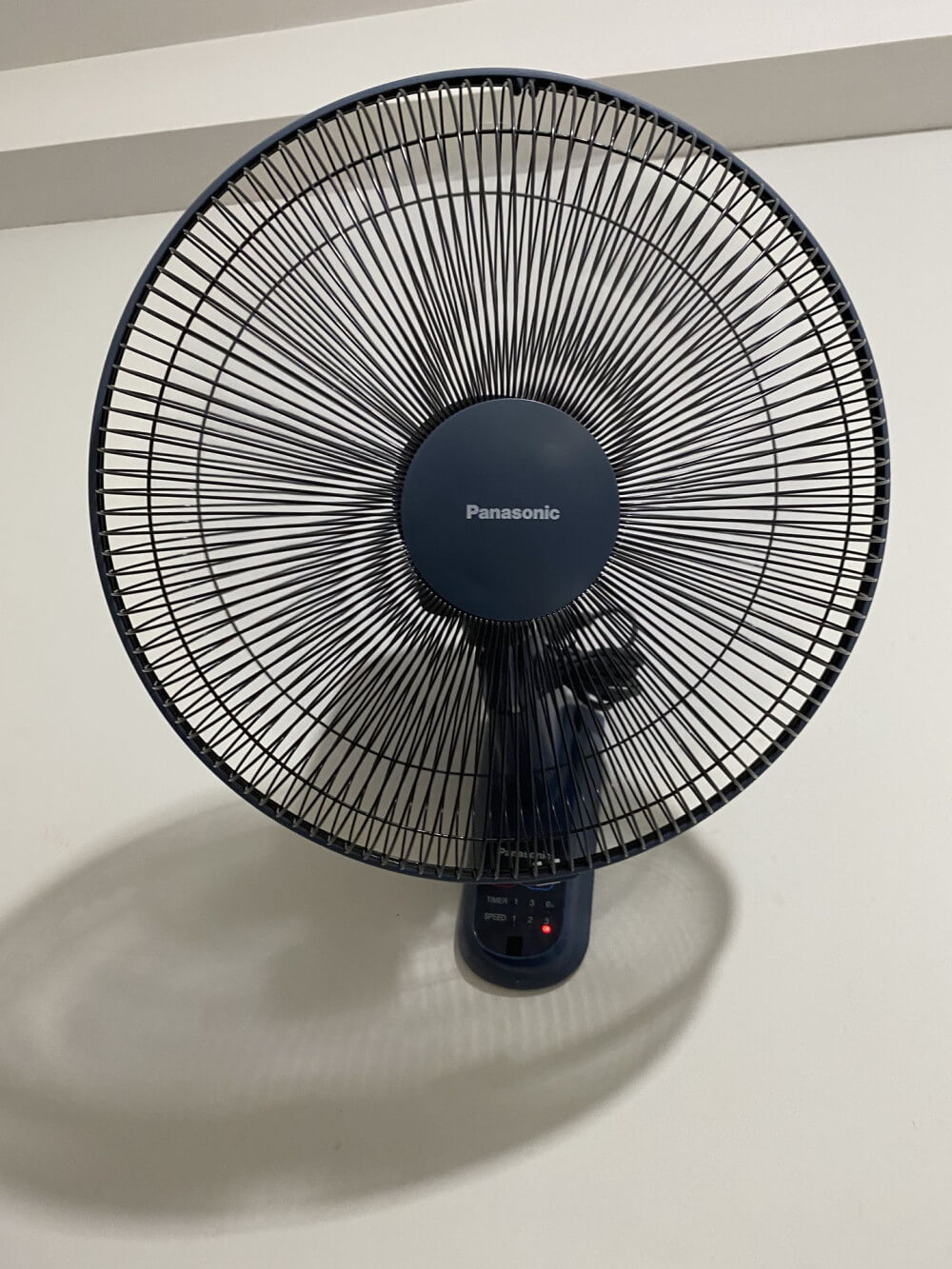 Quạt treo tường thuộc nhóm quạt cơ điện