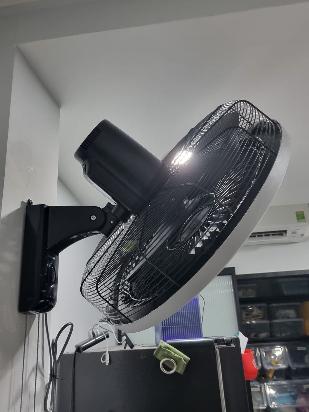 Quạt treo tường Panasonic tối ưu diện tích