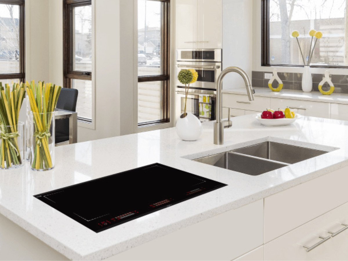 Bếp từ sử dụng cảm ứng từ để truyền nhiệt trực tiếp tới đáy nồi, mang lại hiệu quả nấu nướng cao