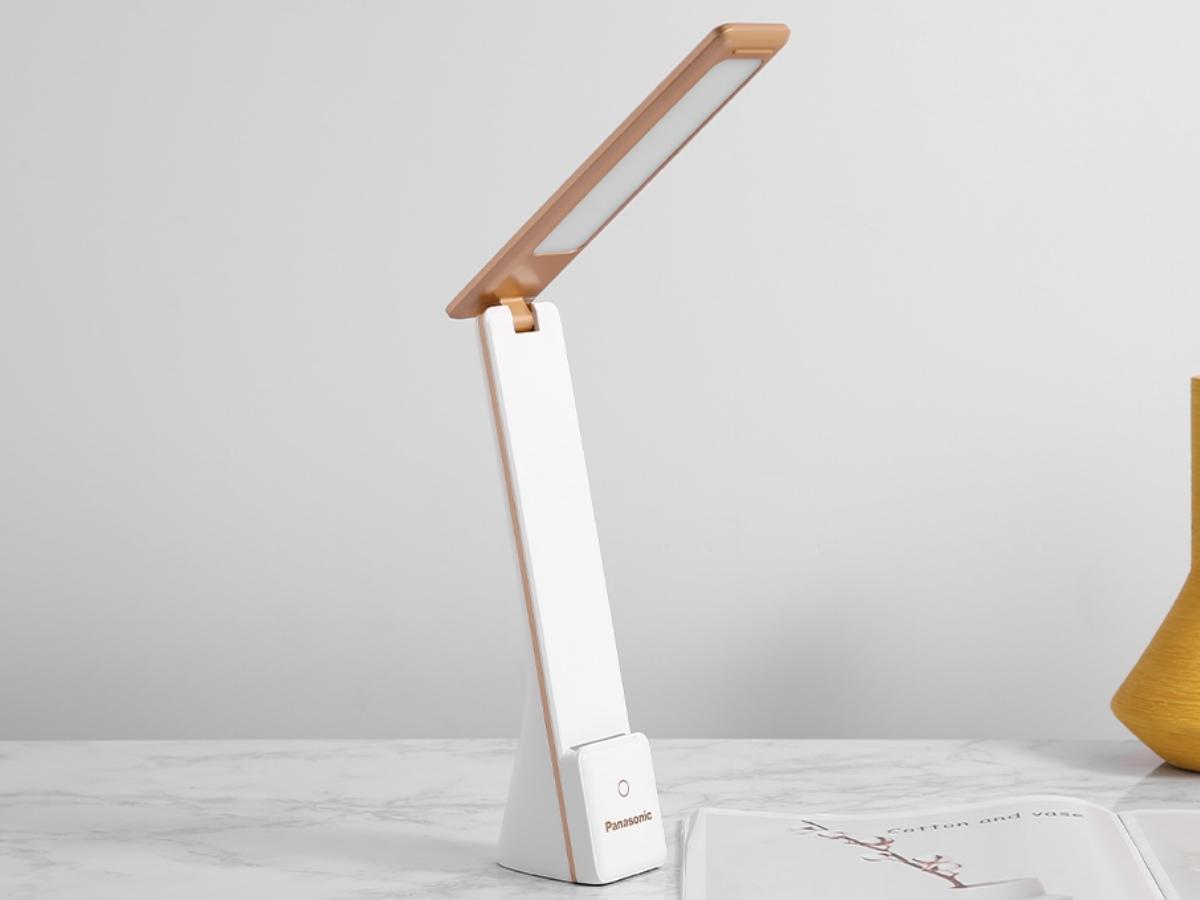Các mẫu đèn học để bàn Panasonic luôn nằm trong top những sản phẩm có độ sáng ổn định