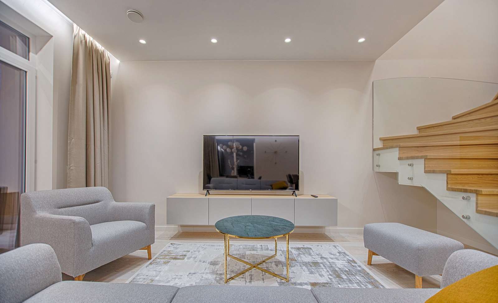 Đèn led có ít tia UV hơn nhiều so với đèn sợi đốt và đèn compact.