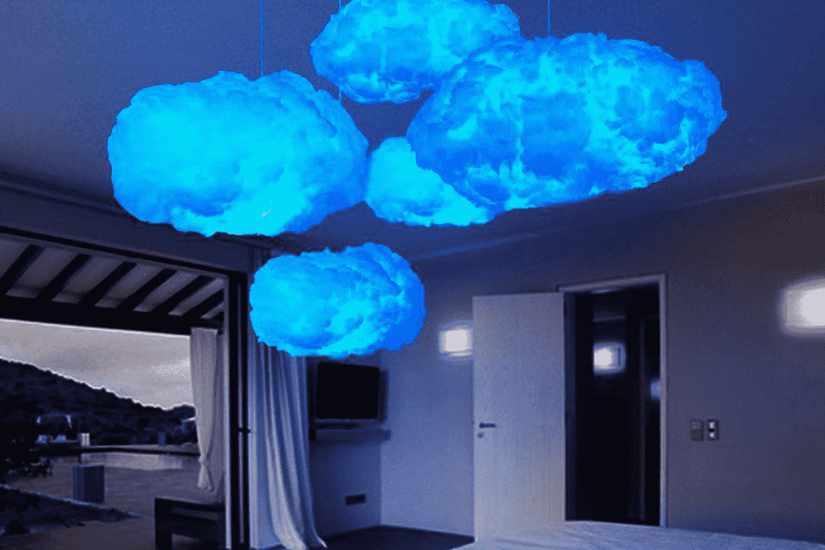 Thiết kế chùm mây bông gòn với đèn LED xanh bắt mắt