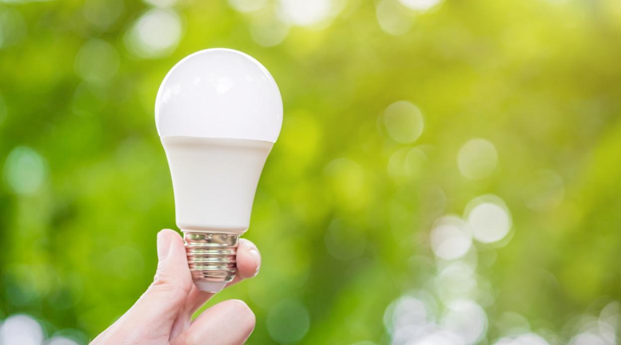 Đèn led bulb mặt trời phát sáng nhờ điện năng chuyển đổi từ ánh sáng