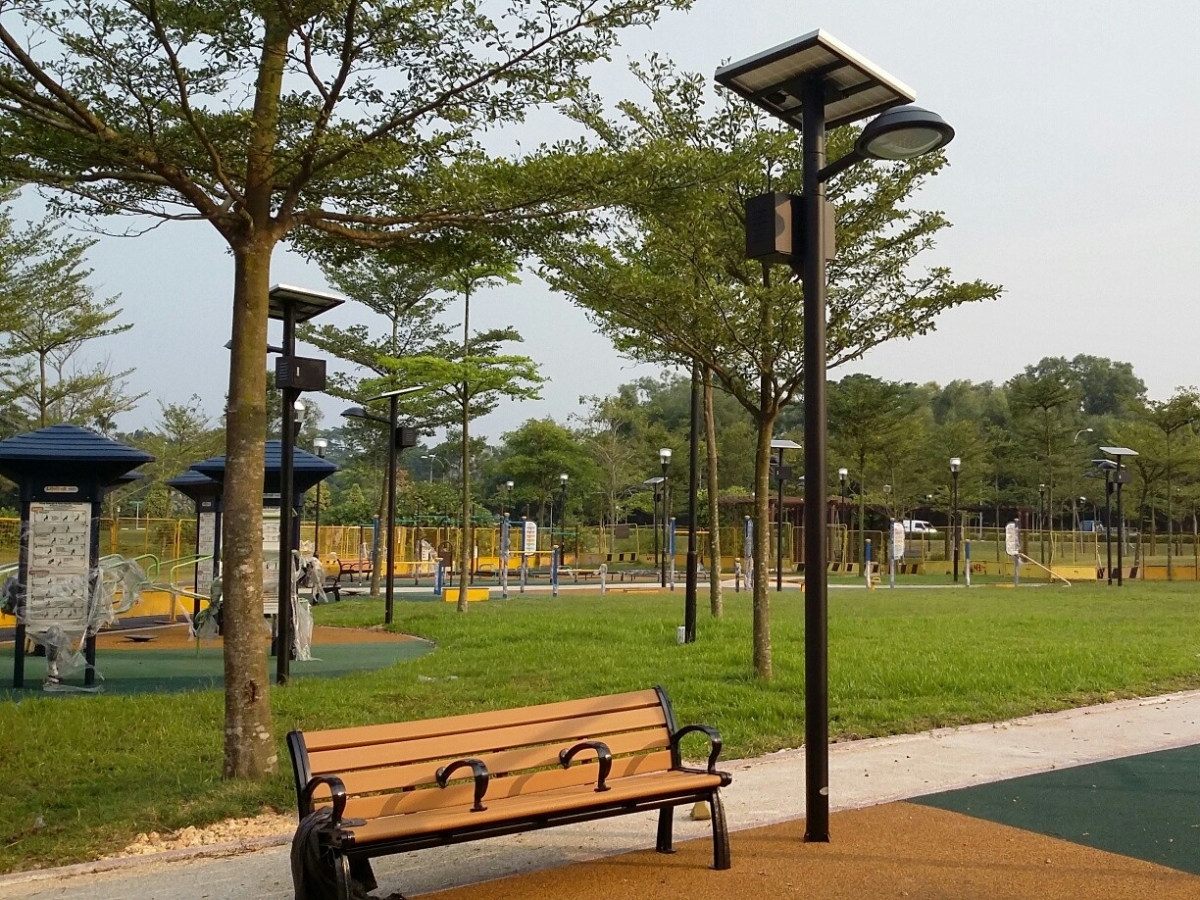 Sau khi giải quyết xong các yếu tố ngoại cảnh, chúng ta sẽ tiến hành vệ sinh hệ thống đèn chiếu sáng công viên theo từng chi tiết cụ thể