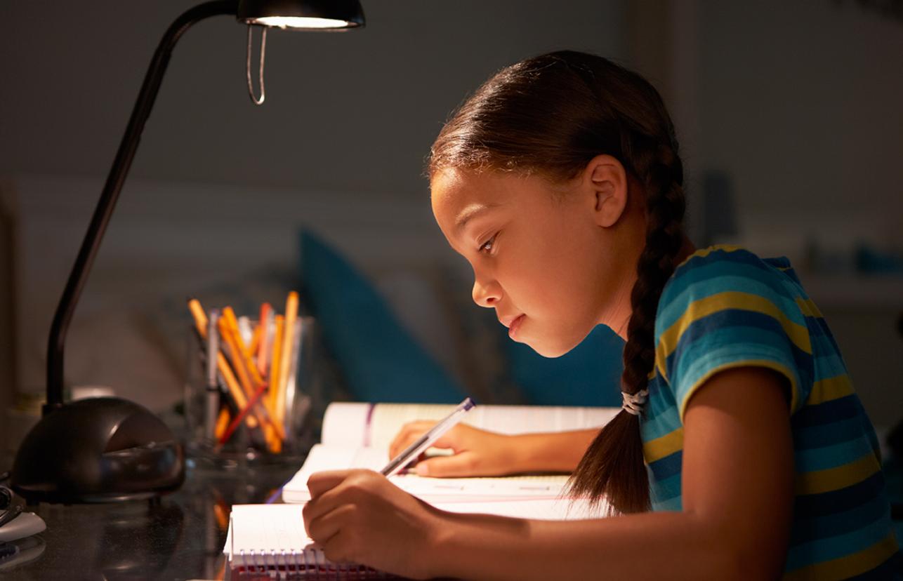 Lợi ích khi sử dụng đèn bàn học