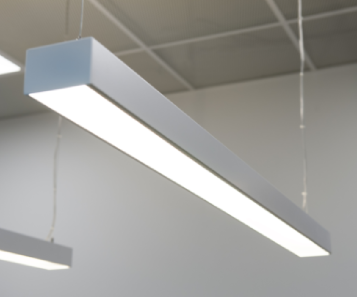 Đèn led hộp thả trần giúp cửa hàng trưng bày nổi bật hơn