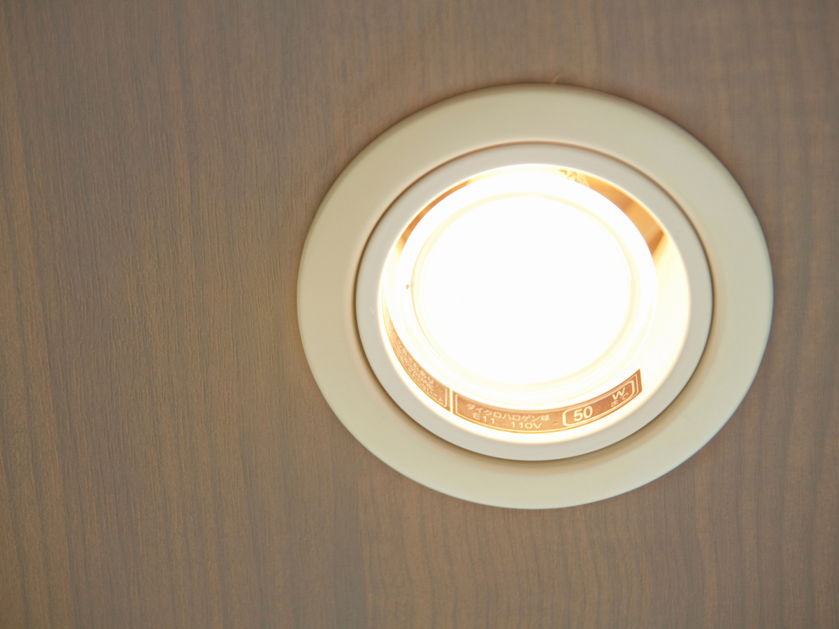 Đèn Philips 9w-10w thường được trang bị bóng đèn Compact 20w với khả năng tiết kiệm tới 60% mức điện năng tiêu thụ