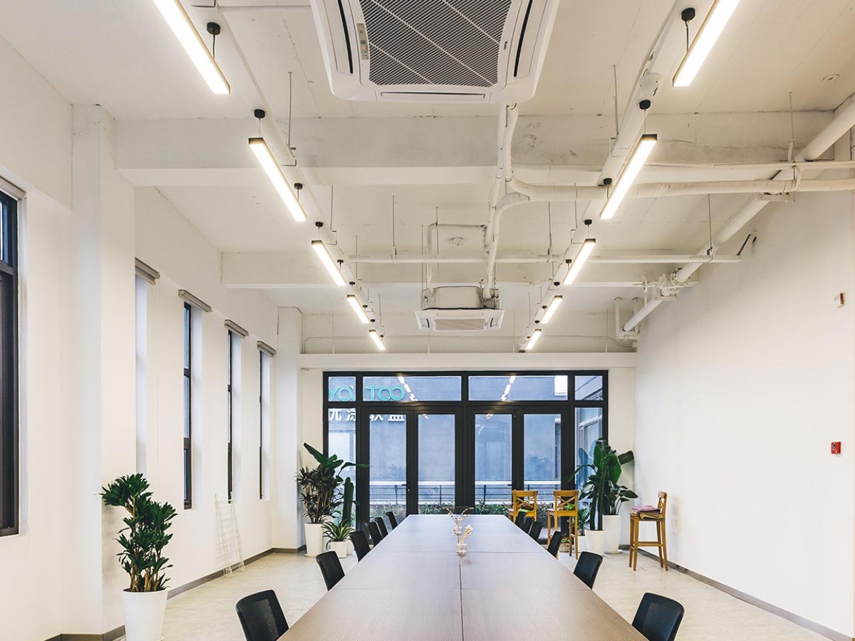 Đèn LED 1 2m bán nguyệt 45w rất phù hợp để dùng trong không gian công ty