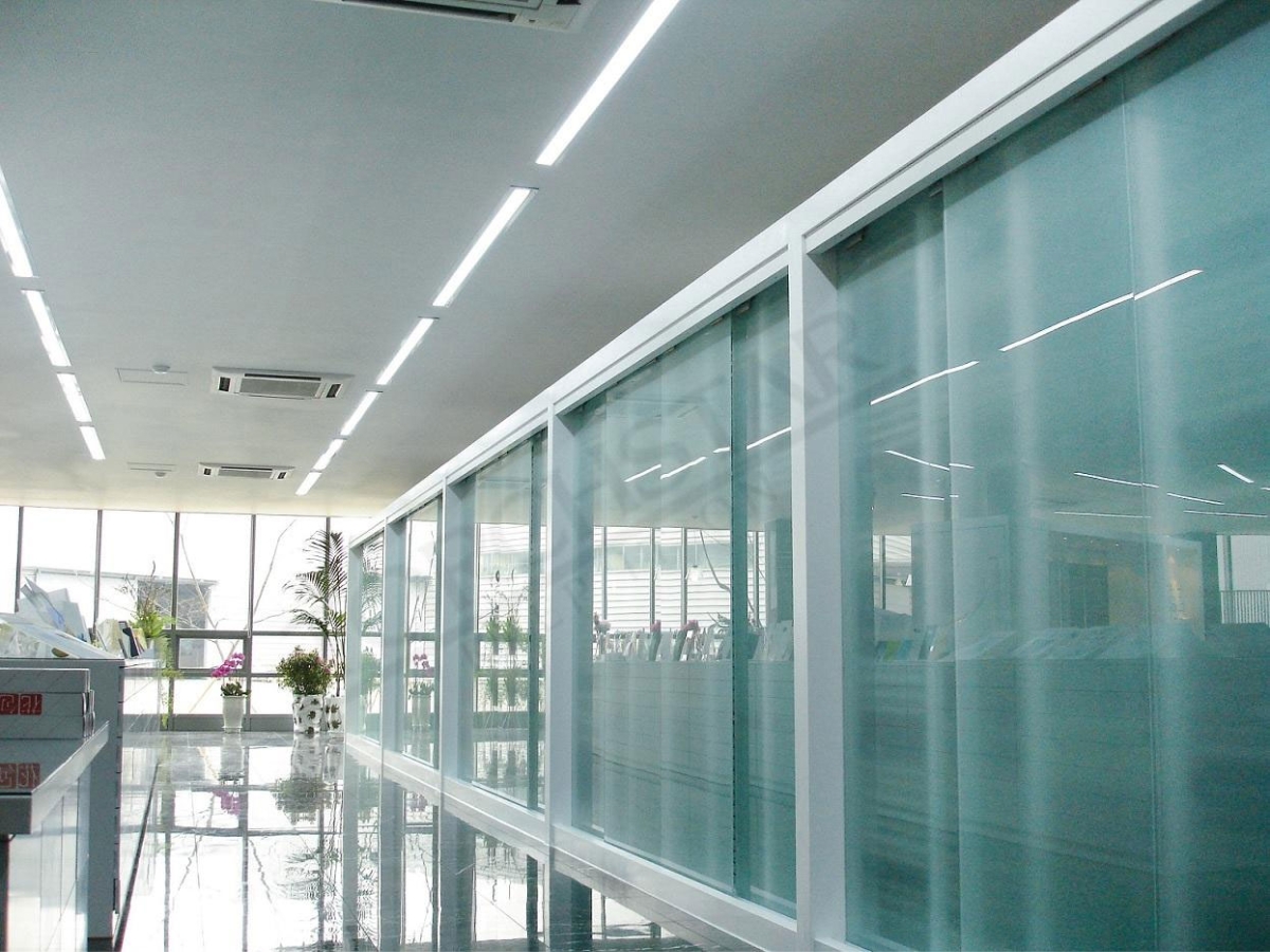 Với thiết kế dải nhôm phẳng, đèn LED 1.2 m 40w có thể được gắn trực tiếp trên bề mặt trần hoặc tường