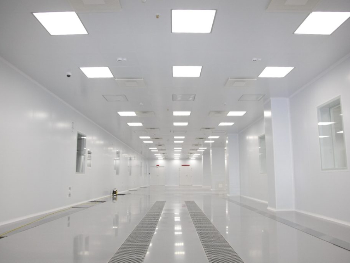 Đối với những nhà xưởng, khu sản xuất, vấn đề chiếu sáng là vô cùng quan trọng bởi vì nó sẽ ảnh hưởng đến quá trình vận hành và luân chuyển hàng hóa