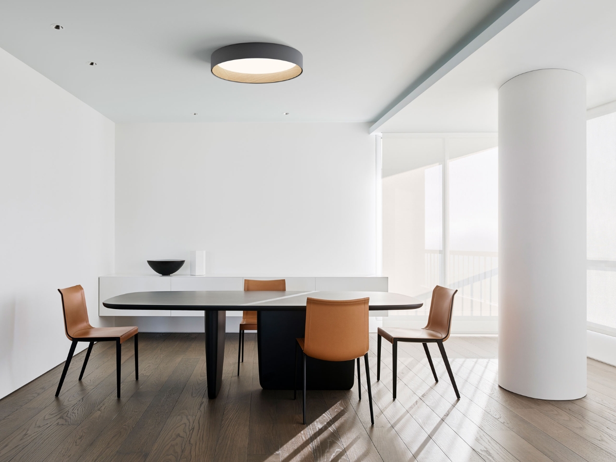 Đèn ốp trần dạng mâm là loại đèn được nhiều khách hàng lựa chọn bởi tính thẩm mỹ, trang trí cao