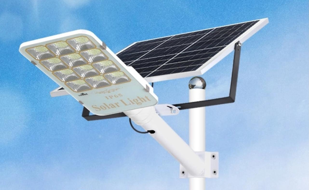 Mẫu đèn pha sử dụng năng lượng mặt trời cơ bản