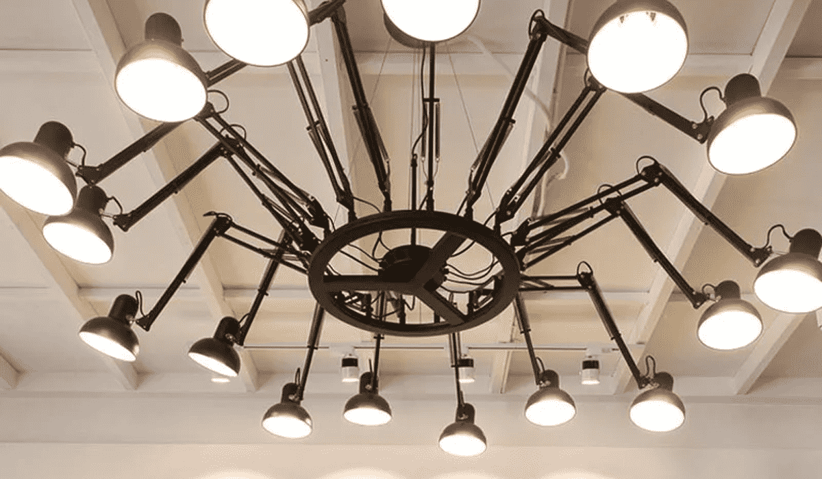 Đèn chân nhện có độ tỏa rộng cung cấp nhiều ánh sáng