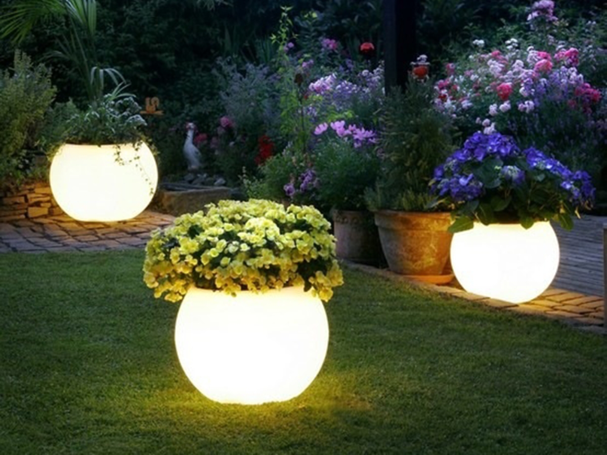 Các mẫu chậu cây phát sáng này là một trong những sự lựa chọn độc đáo nhất mà HITA đã tìm thấy để giúp bạn trang trí cho khu vực sân vườn