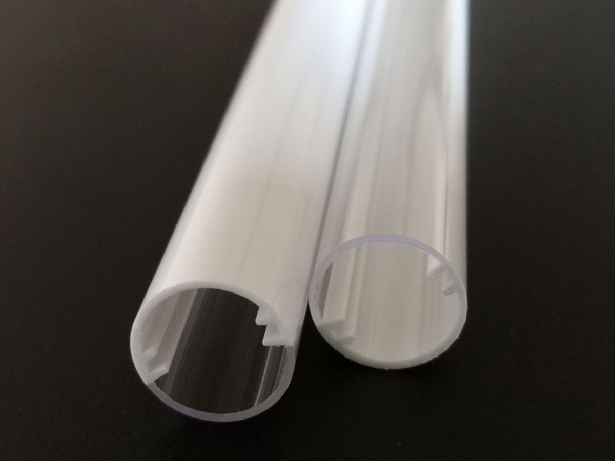 Người mua hàng cần phải tính toán chính xác về không gian lắp đặt trước khi quyết định mua đèn LED tuýp kính trong hay đèn tuýp LED kính mờ