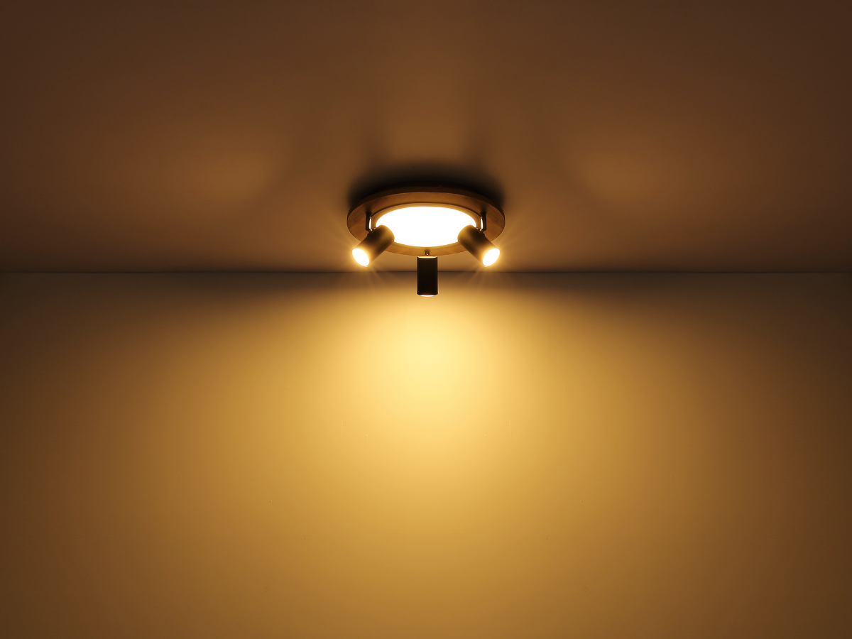 Những chiếc đèn LED ốp trần nổi ánh sáng vàng sẽ đặc biệt thích hợp cho các không gian mang tính cá nhân