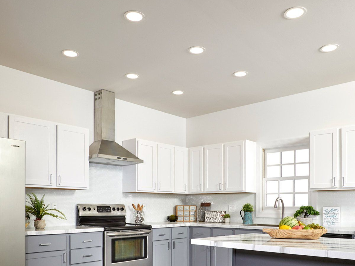 Đèn LED ốp trần nổi là một trong những loại đèn ánh sáng trắng an toàn cho mắt được ứng dụng phổ biến trong nhiều gia đình hiện nay