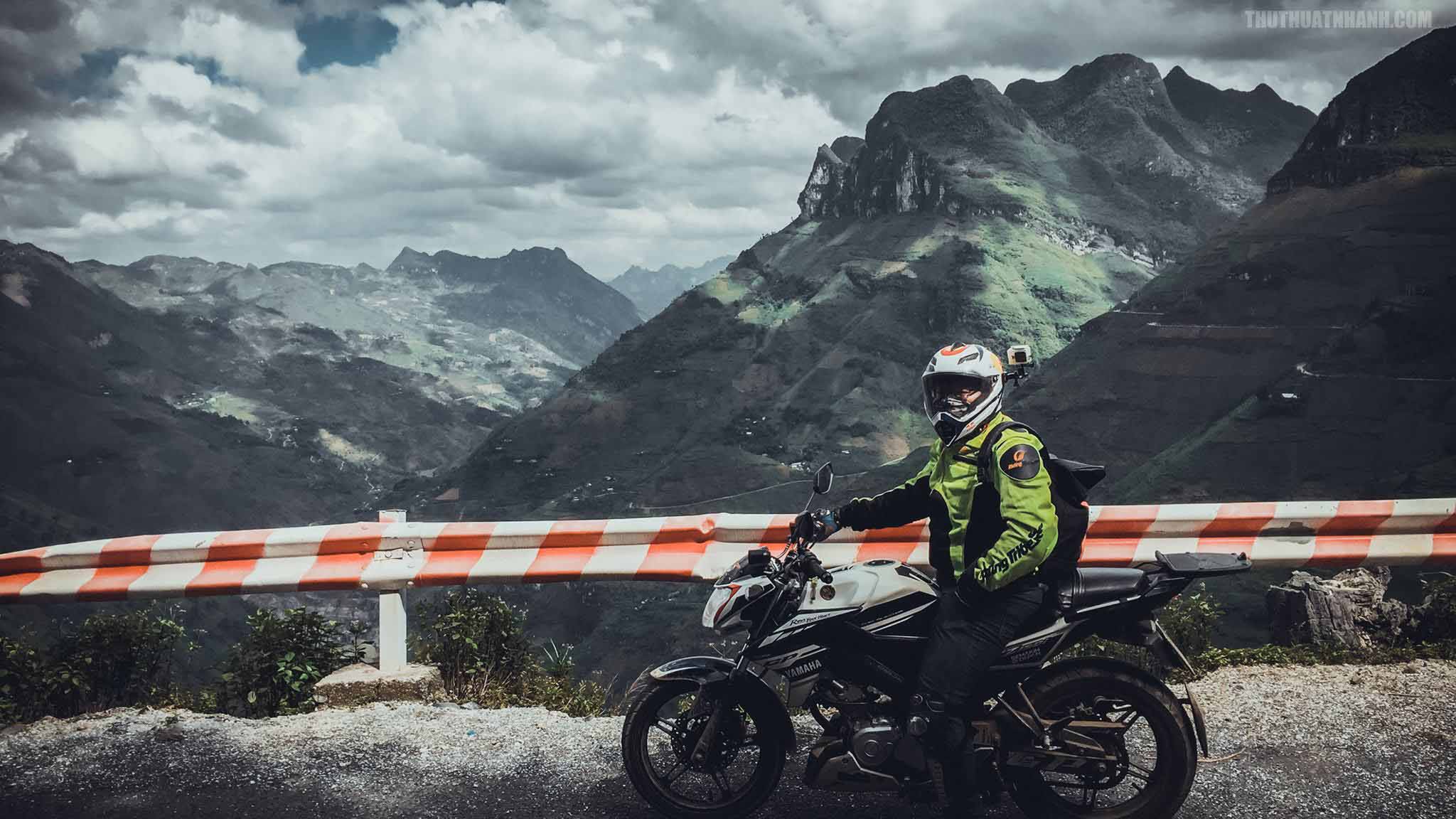 Trang phục ấm áp, dễ vận động là item cần thiết cho những chuyến đi xa.