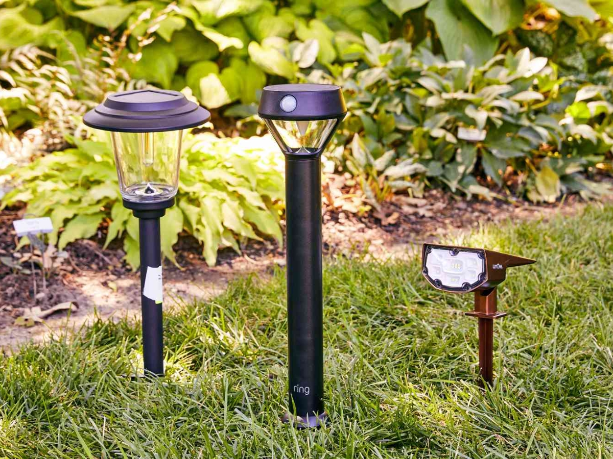 Trụ đèn chiếu sáng sân vườn là loại thiết bị được lắp đặt để chiếu sáng bên ngoài khu vực ngoại thất của các công trình