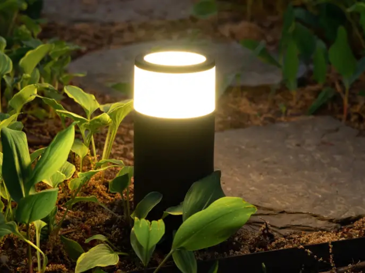 Với một không gian vừa có sơn vừa có thủy như thế này thì chúng ta cần sử dụng đèn trụ sân vườn thấp để đạt được hiệu quả chiếu sáng tốt nhất