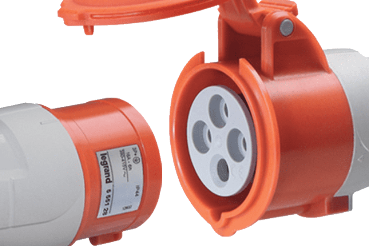 Ổ phích cắm 3 pha được đánh giá cao nhờ độ bền bỉ và ổn định