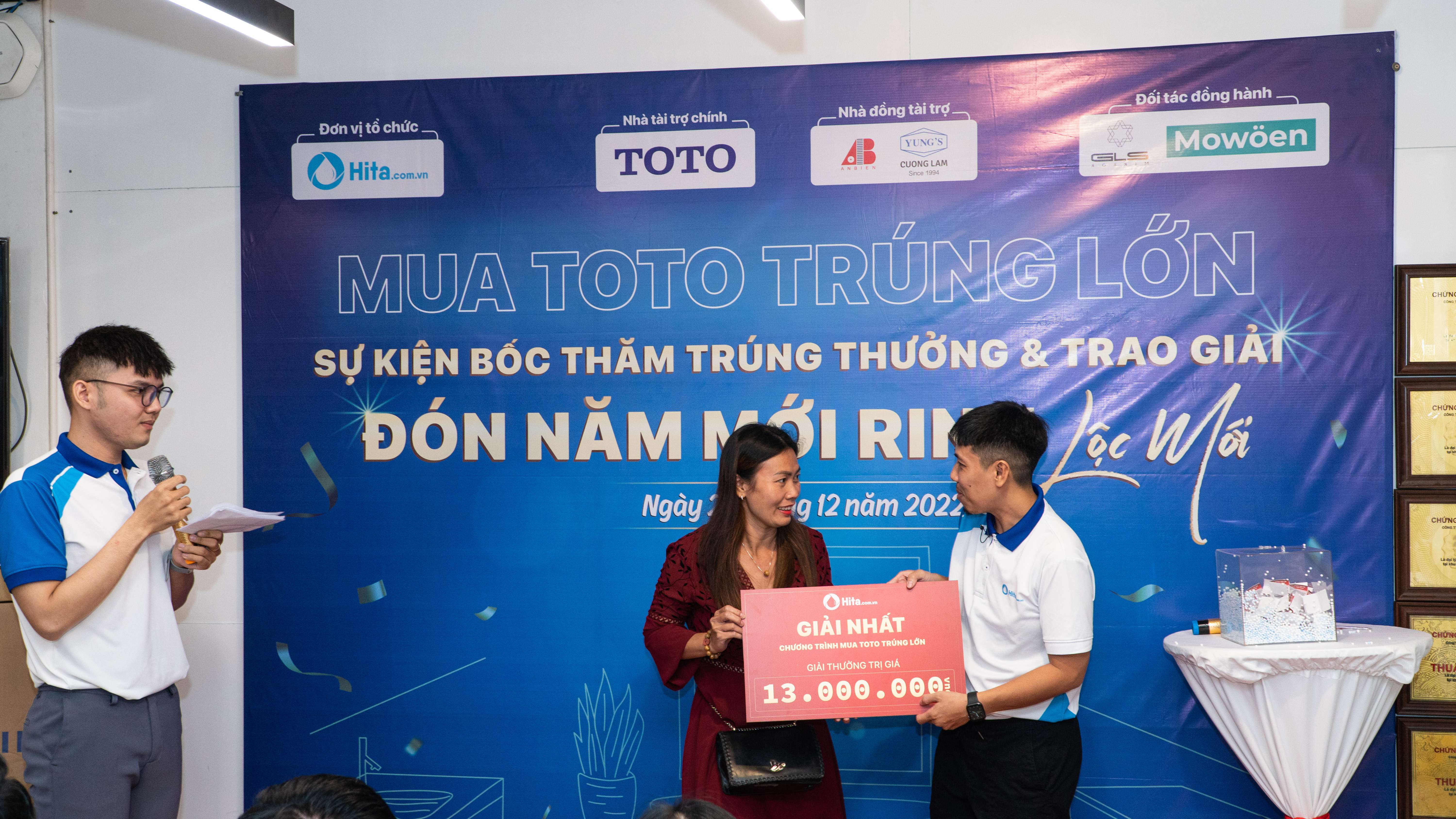 01 GIẢI ĐẶC BIỆT: 01 Nắp rửa điện tử TOTO Washlet C2 & 02 chỉ vàng 24K trị giá 28.000.000 VNĐ đã thuộc về số dự thưởng 064 anh A.P