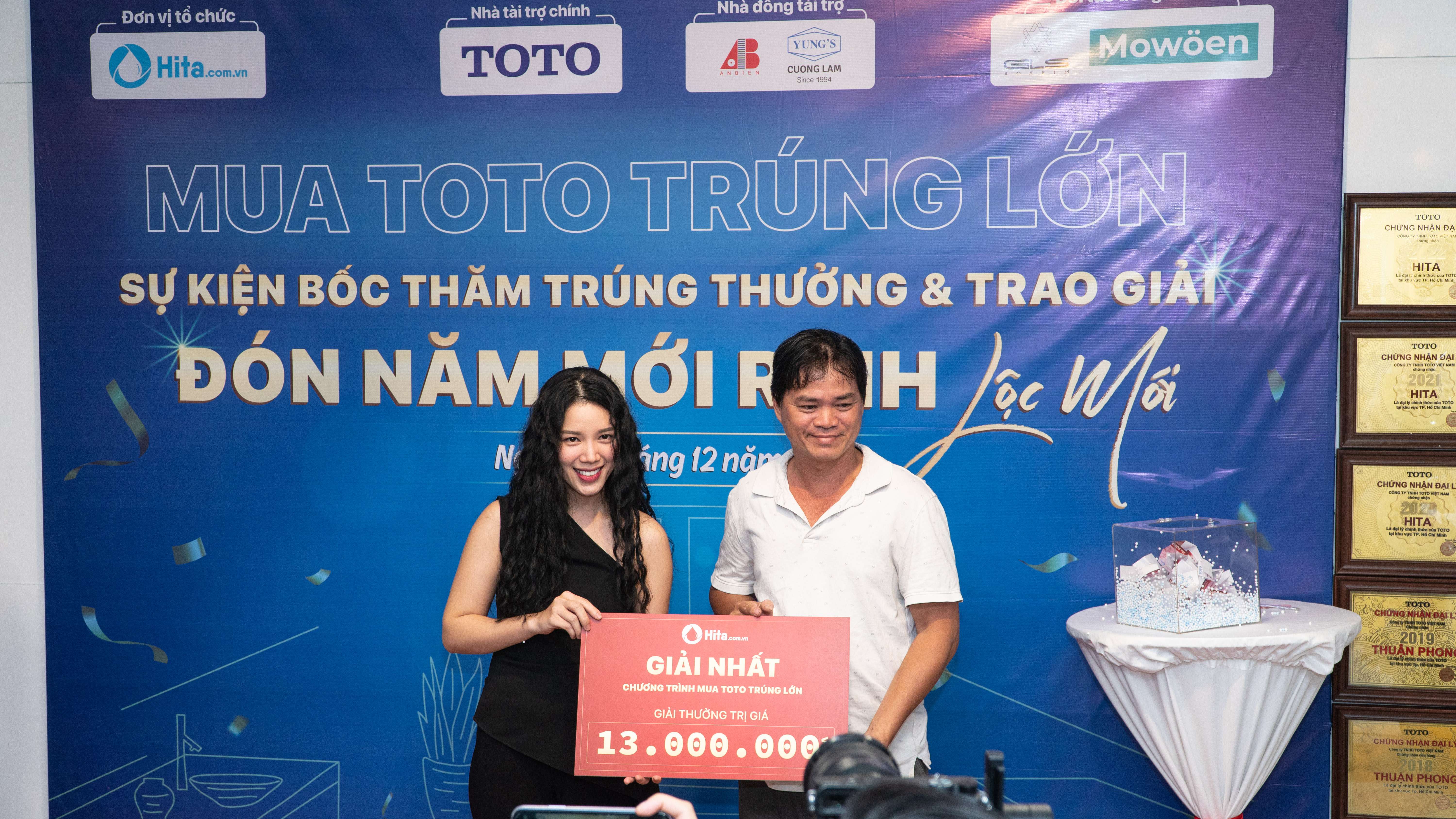 01 GIẢI ĐẶC BIỆT: 01 Nắp rửa điện tử TOTO Washlet C2 & 02 chỉ vàng 24K trị giá 28.000.000 VNĐ đã thuộc về số dự thưởng 064 anh A.P