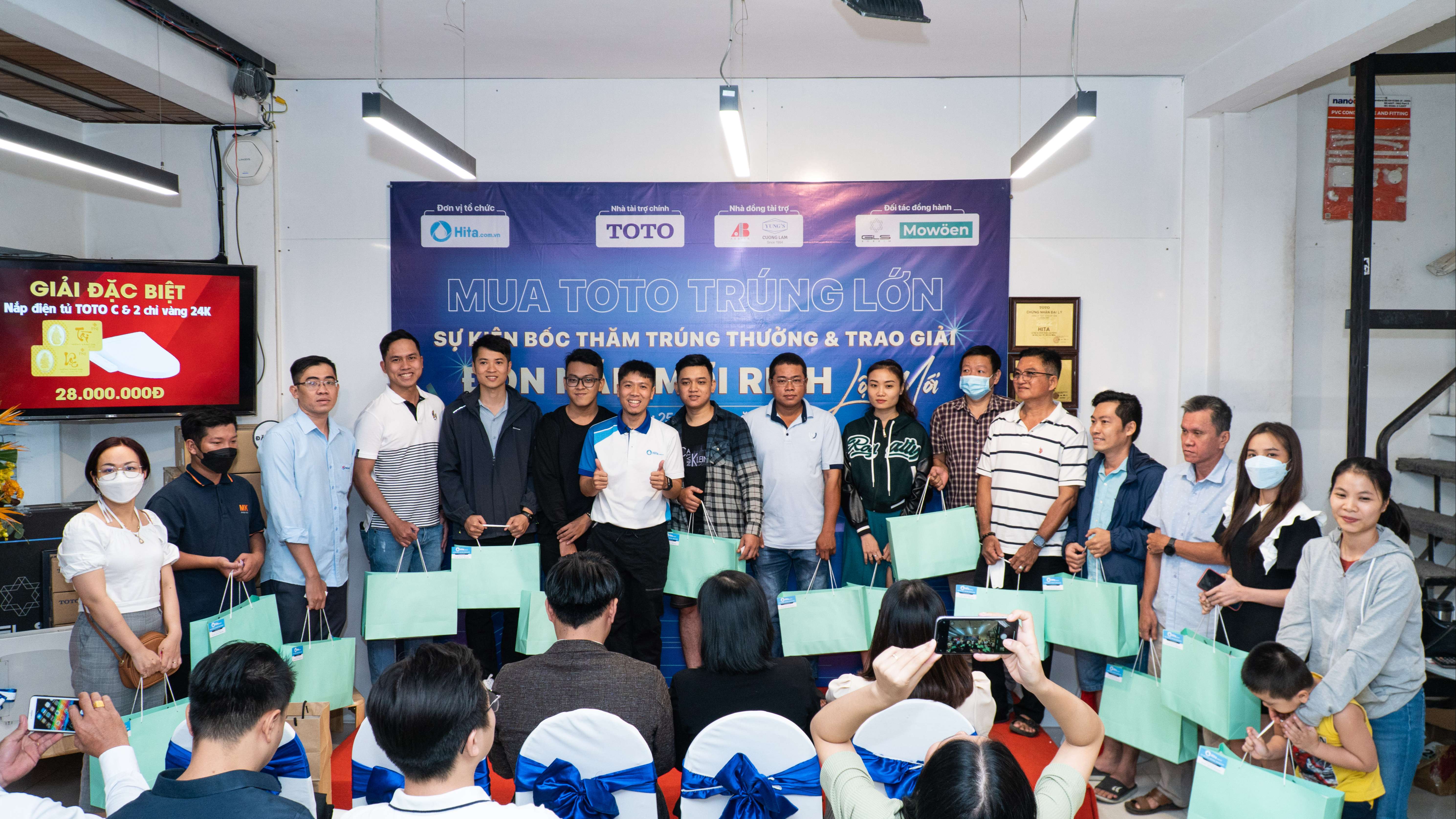 Bên cạnh những khách hàng may mắn của sự kiện “Mua TOTO trúng lớn" thì Nội Thất HITA đã chuẩn bị những phần quà khuyến khích