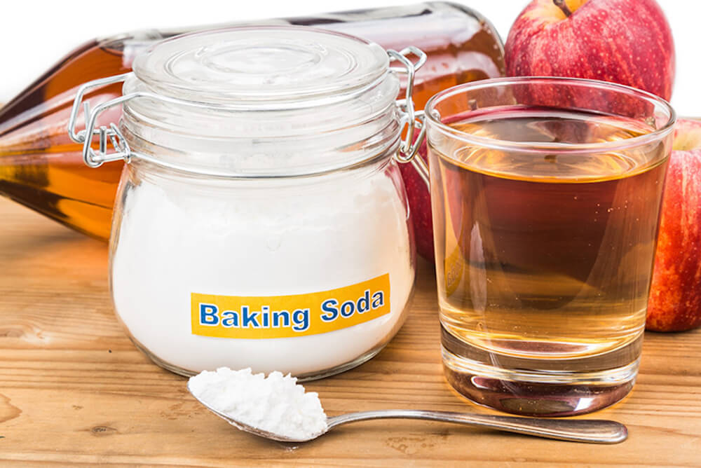Giấm và baking soda có khả năng tẩy cặn vôi bồn cầu