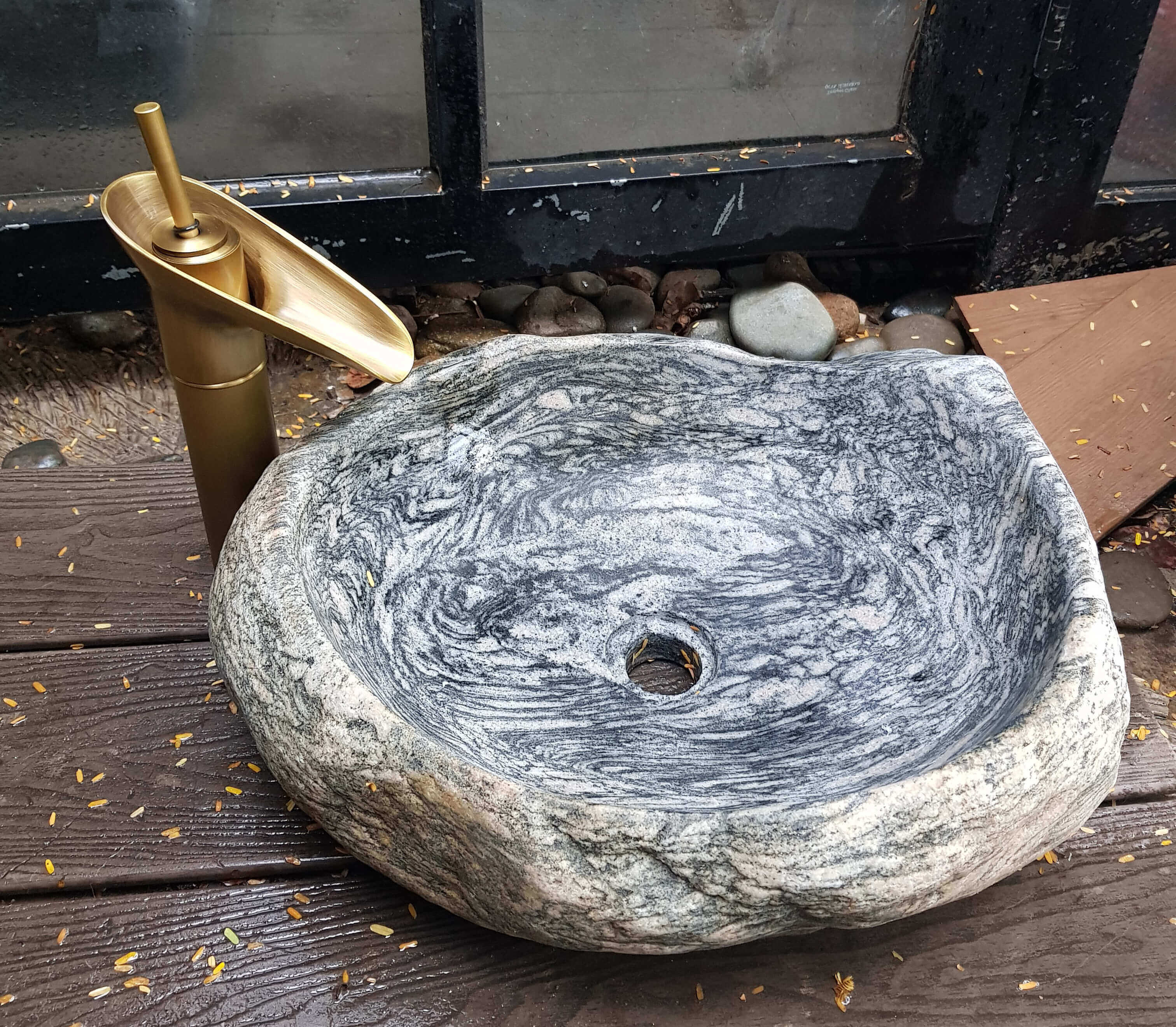 Mẫu lavabo đá độc đáo và có một không hai