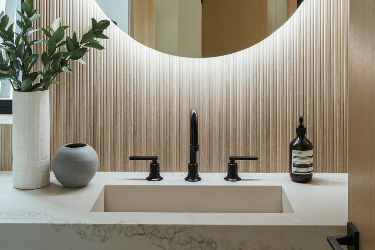 Sử dụng lavabo âm bàn đá trong phong cách nội thất hiện đại
