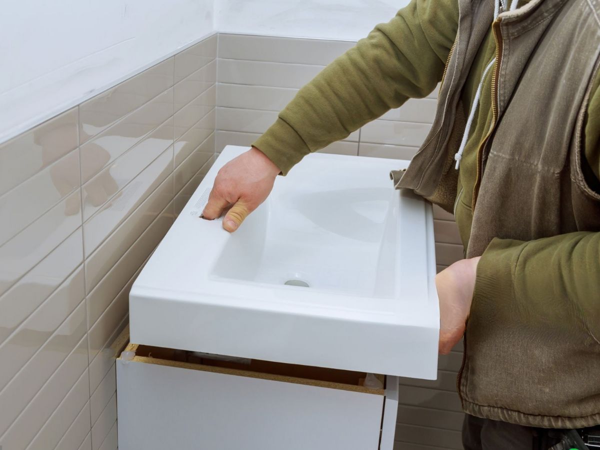 Những điểm kh&aacute;c biệt giữa lavabo đặt b&agrave;n v&agrave; lavabo &acirc;m b&agrave;n 11