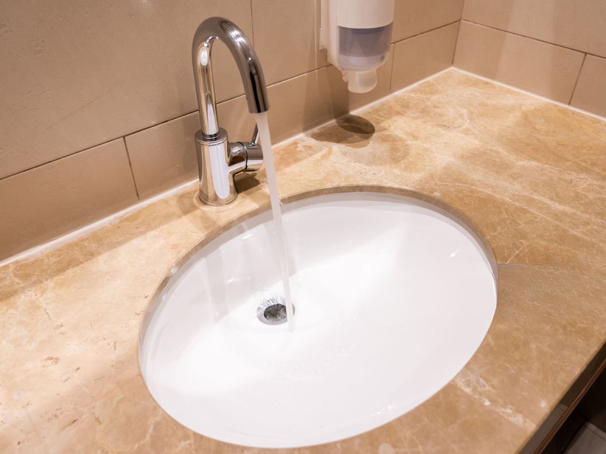 Những điểm kh&aacute;c biệt giữa lavabo đặt b&agrave;n v&agrave; lavabo &acirc;m b&agrave;n 7