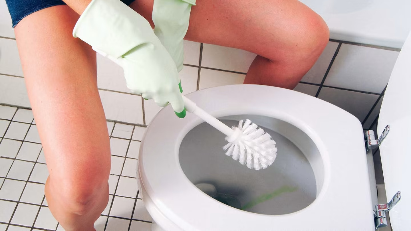 Bồn cầu bị ố vàng