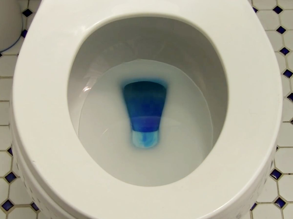 Có thể sử dụng phẩm màu để kiểm tra tình trạng bồn cầu rỉ nước