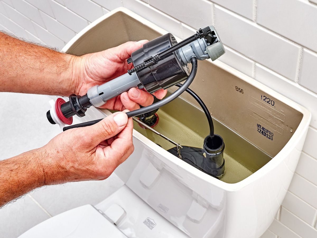 Tìm hiểu rõ nguyên nhân sẽ giúp bạn có thể khắc phục tình trạng bồn cầu rỉ nước một cách hiệu quả nhất