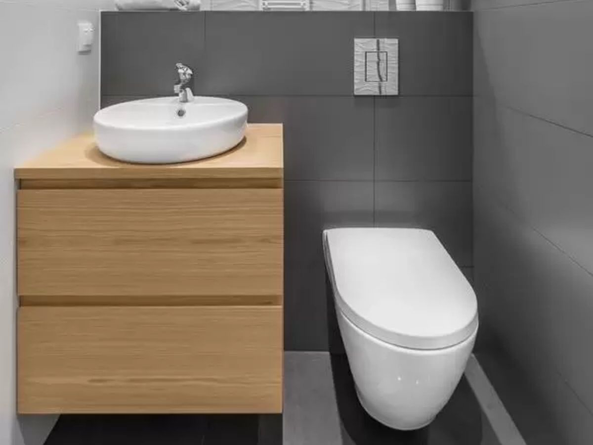 Thiết bị vệ sinh qu&aacute; to so với diện t&iacute;ch nh&agrave; tắm mang đến trải nghiệm kh&ocirc;ng thoải m&aacute;i