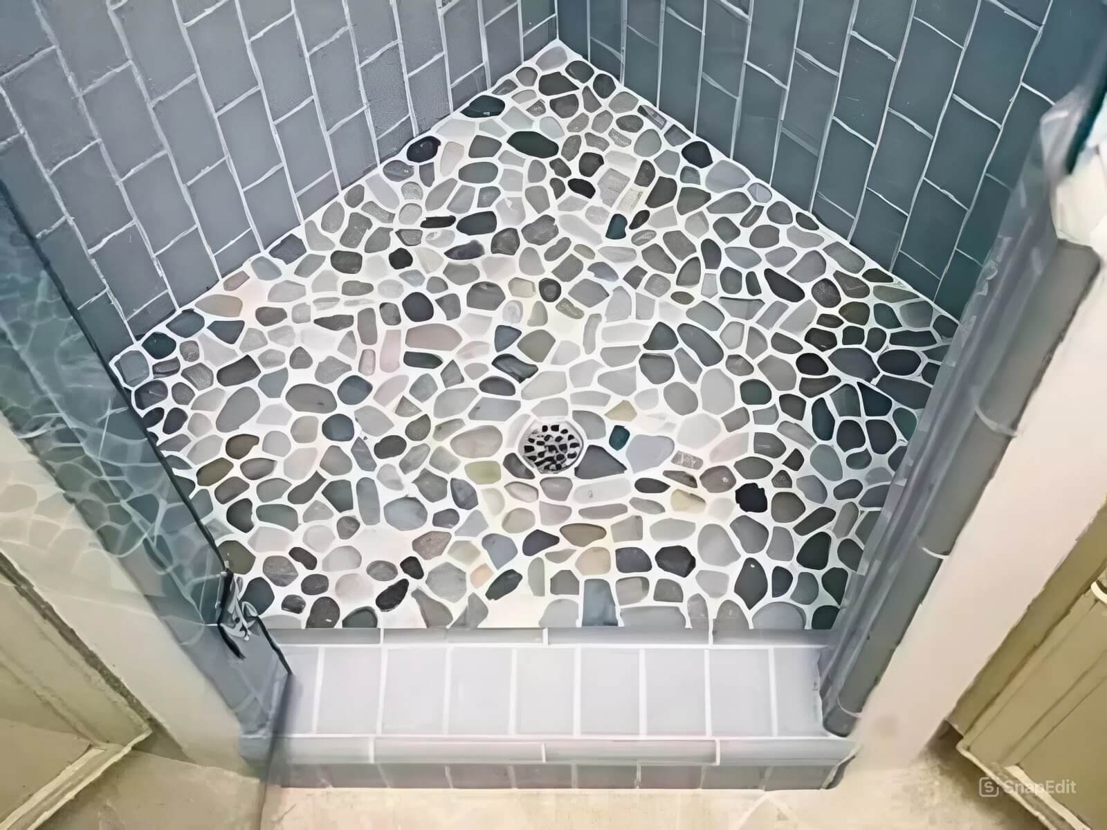 Nền nh&agrave; vệ sinh phải thấp hơn nền c&aacute;c khu vực xung quanh từ 3-5cm