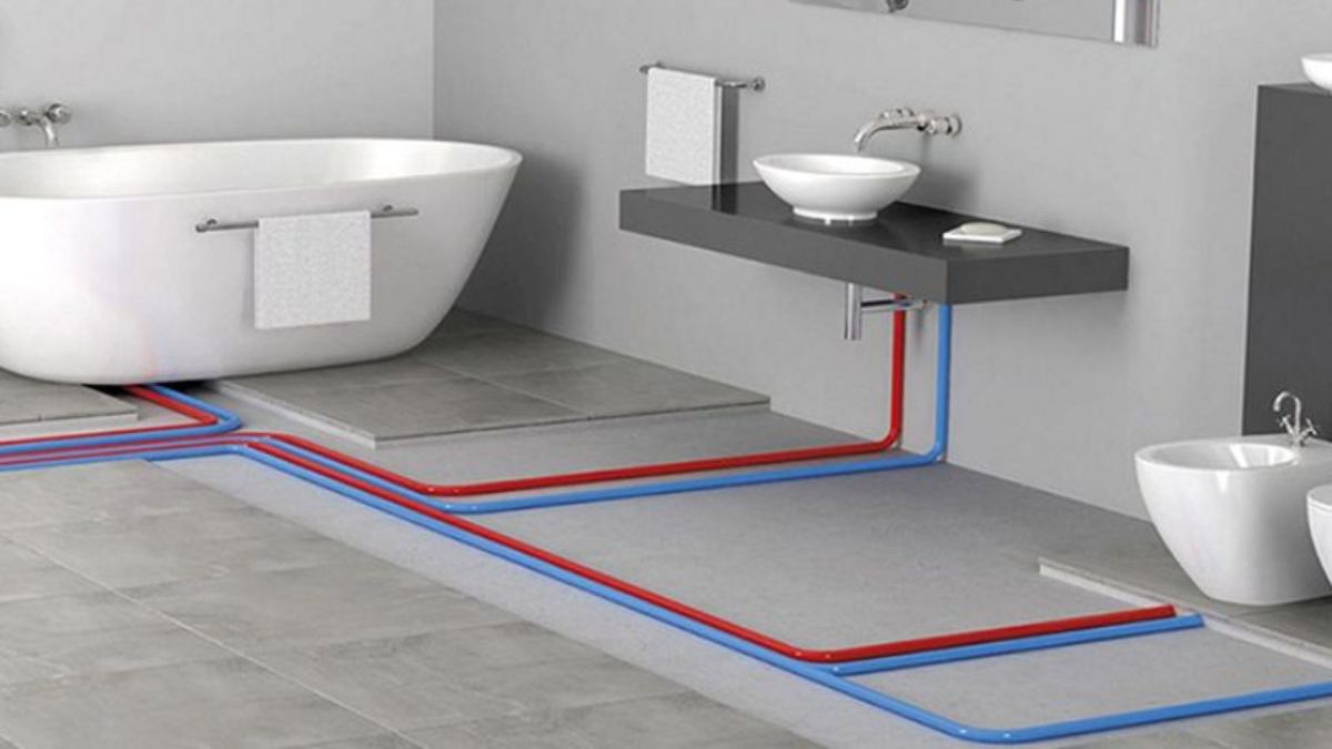 Xem x&eacute;t chi ph&iacute; sửa chữa hoặc thay thế hệ thống đường nước v&agrave; tho&aacute;t s&agrave;n khi l&ecirc;n kế hoạch cải tạo toilet